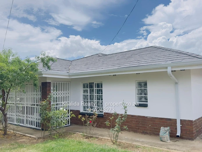 Modern 4-Bedroom House Plus 2 bed cottage For Rent in Mabelreign