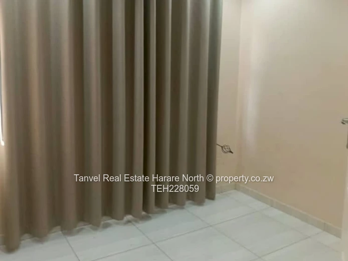 A Captivating house in Aspindale park With 4 beds,mes,lounge, dining,modern fitted kitchen.