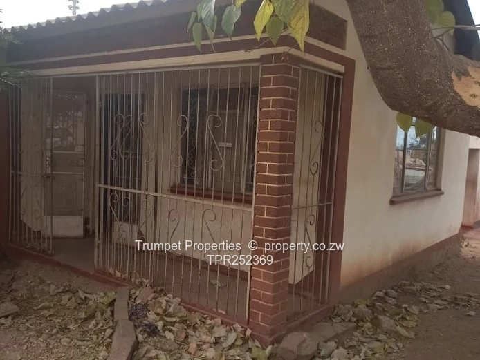 Secure 3-Bed Kariba Home with Gated Verandah (Sole Mandate)