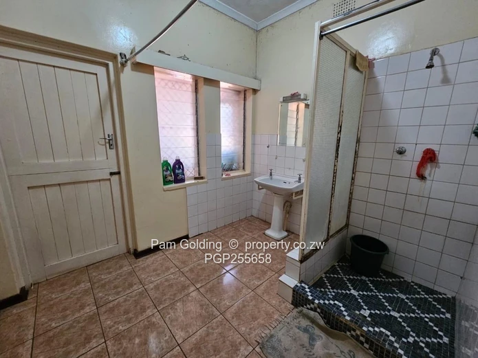 7,435 M² Of Hillside Opportunity