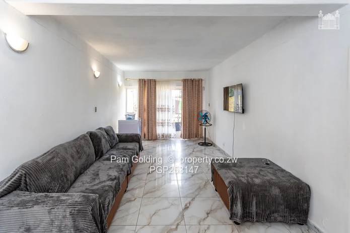 Avenues 1 bed flat for Sale  (Sole Mandate)