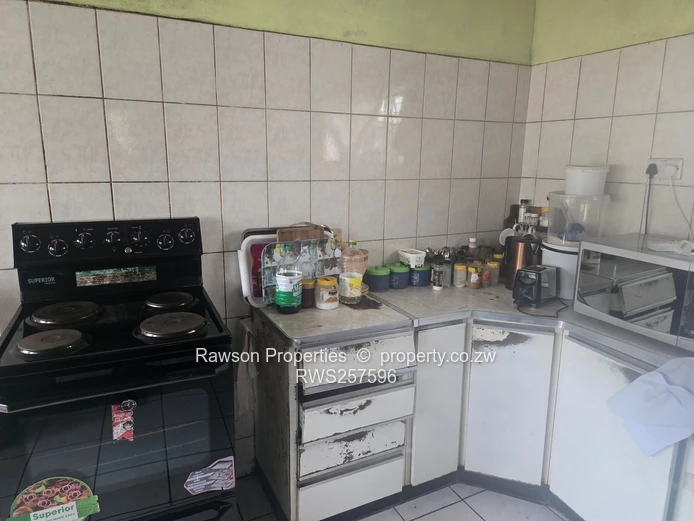 Avondale West: 3-Bed Home with Pool on 900m²