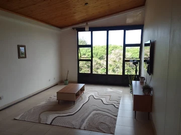 2 Bedroom Flat & Apartment