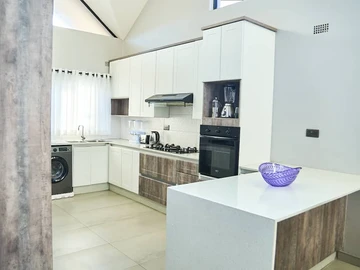 3 Bedroom Flat & Apartment