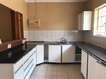 3 Bedroom Flat & Apartment