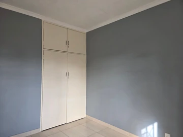 2 Bedroom Flat & Apartment