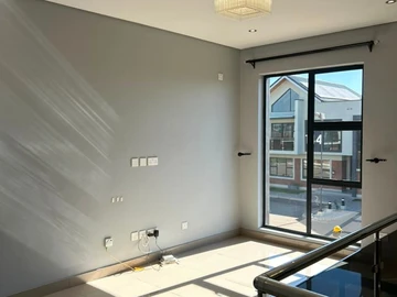 4 Bedroom Flat & Apartment