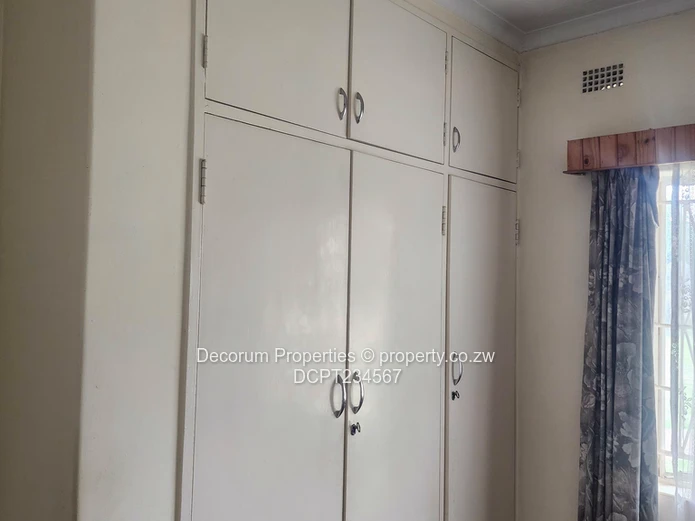 4-Bed Emerald Hill Home on 2030m² with Borehole & Driveway