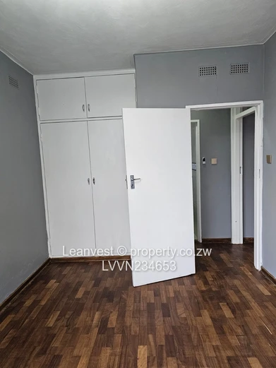 Upper Avenues Flat To Let 