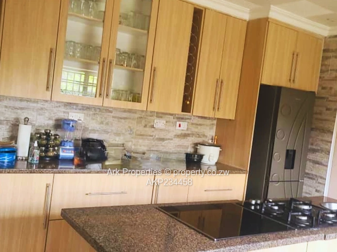 Hatfield: 5 Bedroom House For Sale