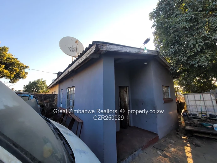 HOUSE FOR SALE IN MUCHEKE(near Mazorodze Clinic)