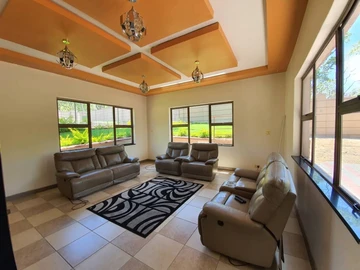 4 Bedroom Flat & Apartment