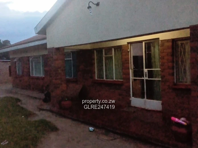 Spacious 4-Bed Brick Home with Verandah in Mvurwi