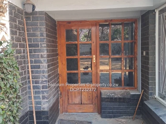 Newlands 5 - Bedroom house to let