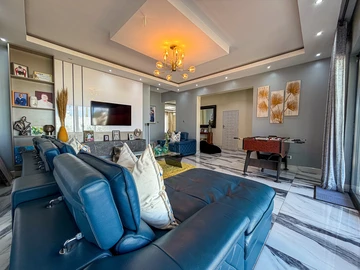 6 Bedroom House