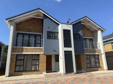 4 Bedroom Flat & Apartment