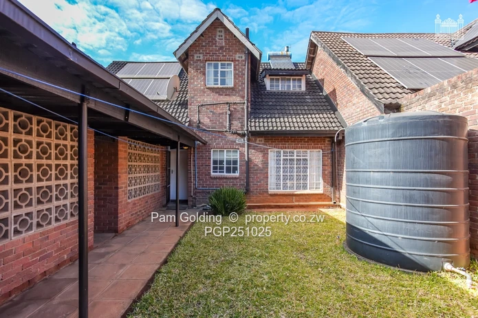 Charming Duplex Glen Lorne Apartment!!!