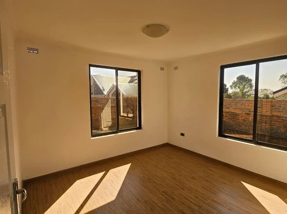 3 Bedroom Flat & Apartment