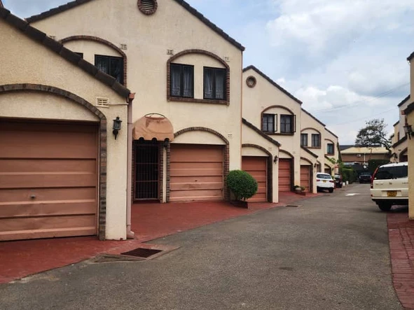 3 Bedroom Flat & Apartment