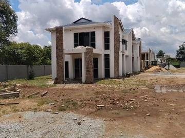4 Bedroom Flat & Apartment