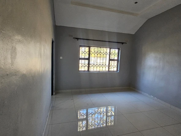 2 Bedroom Flat & Apartment
