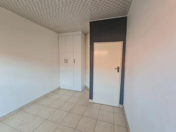 3 Bedroom Flat & Apartment