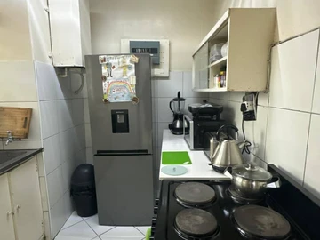 2 Bedroom Flat & Apartment