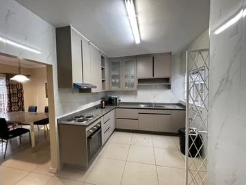 4 Bedroom Flat & Apartment