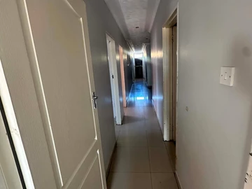 6 Bedroom House