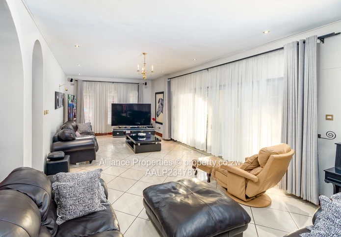A magnificent opulent family home in Marlbrough (Sole Mandate)