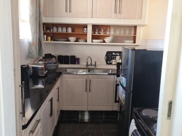 2 Bedroom Flat & Apartment