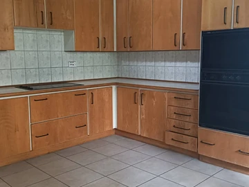 3 Bedroom Flat & Apartment