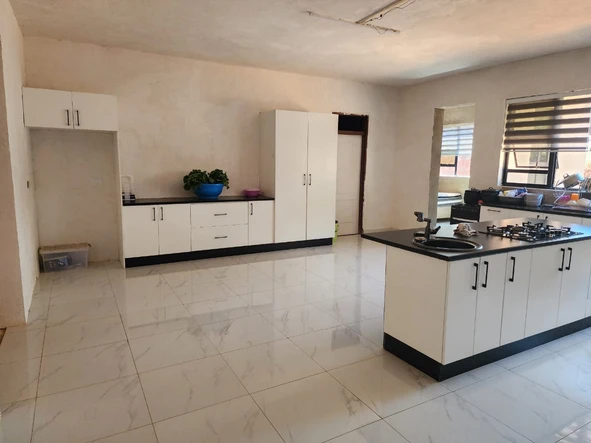 6 Bedroom House