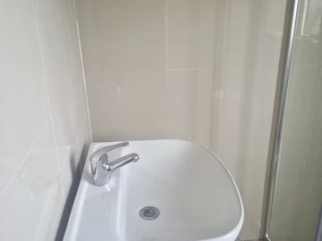 4 Bedroom Flat & Apartment