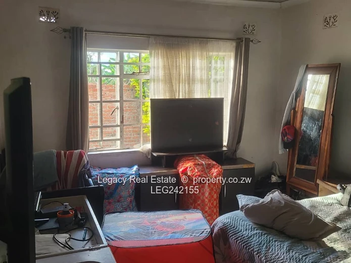 Beautiful Marlborough Family Home with Borehole & Solar Power