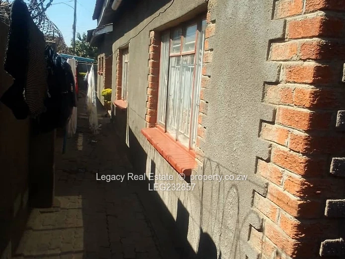 Chitungwiza Unit L Extension – 4-Bedroom House for Sale