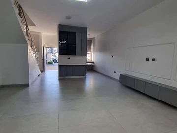 2 Bedroom Flat & Apartment