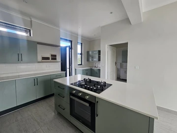 2 Bedroom Flat & Apartment