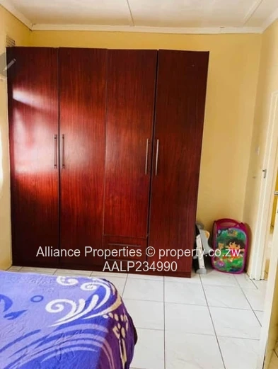 Spacious 2-Bed Walled Home in Mahatshula with Fitted Kitchen (Sole Mandate)