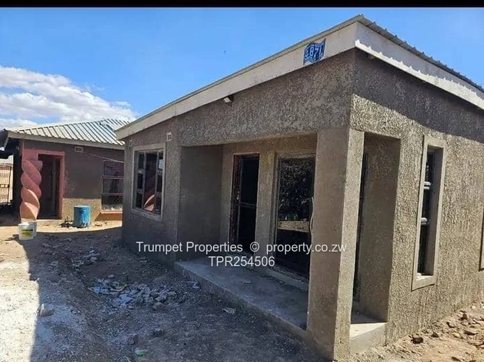 Unfinished 4-Bed Home with Borehole in Southlea Park