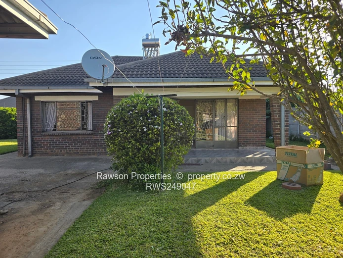 Windsor Park: 5-Bed Brick Home on 2000 m² — Island Kitchen