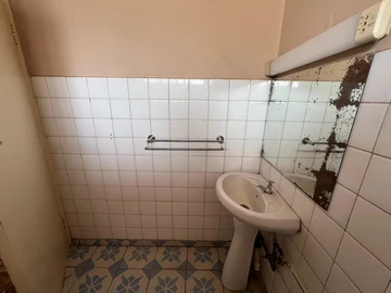 2 Bedroom Flat & Apartment