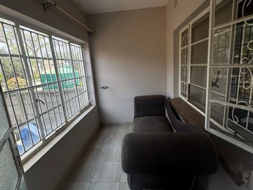 2 Bedroom Flat & Apartment