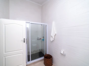 3 Bedroom Flat & Apartment