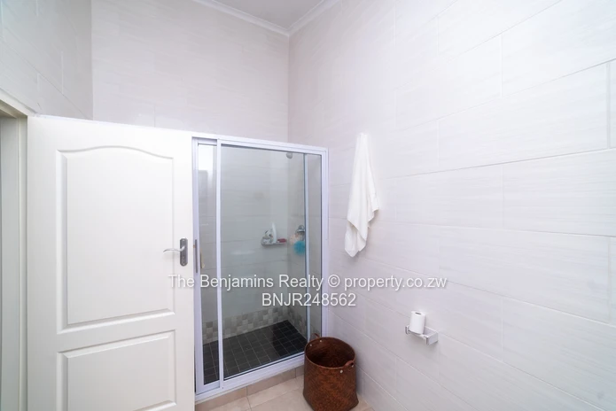 Spacious 3 Bedroom Apartment in Avondale