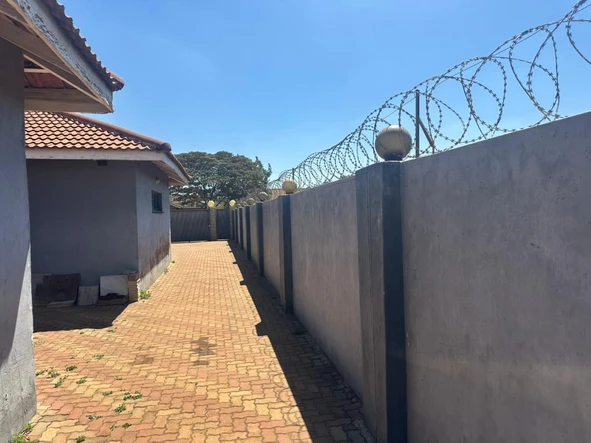 6 Bedroom House