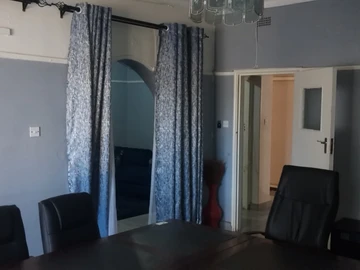 2 Bedroom Flat & Apartment