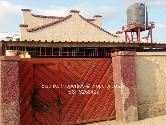 3 bedroomed house dor sale in Manyame Park ,Phase 5