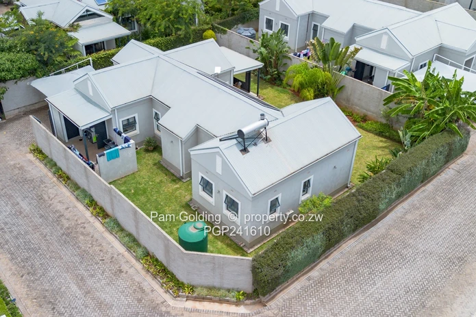 3 Bedroom Town House For Sale in Highlands