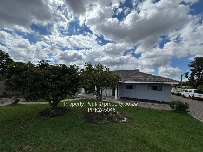 Beautiful Hatfield 5-Bed Home on 1,870m² — Solar System, Borehole